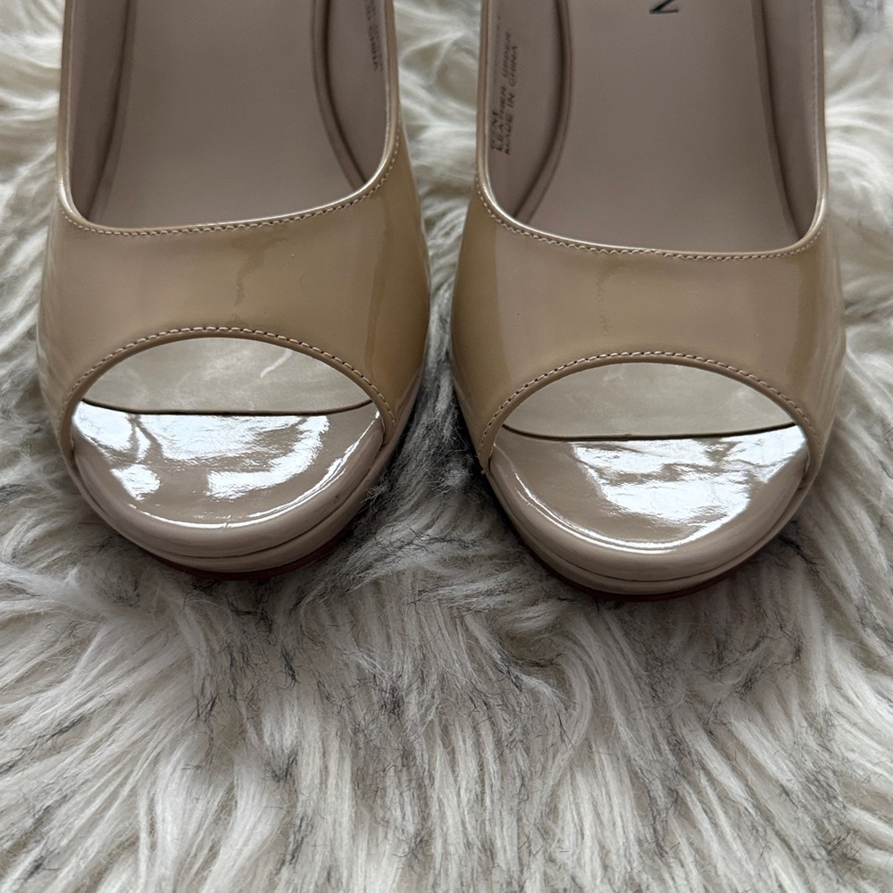 Michael Shannon Nude Slingback Heels
Look like new, never worn!
Appx 3” heel. - Picture 4 of 10